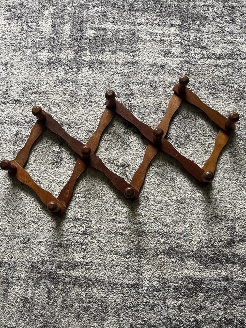 Wood Accordion Wall Rack in Brown 10 pegs